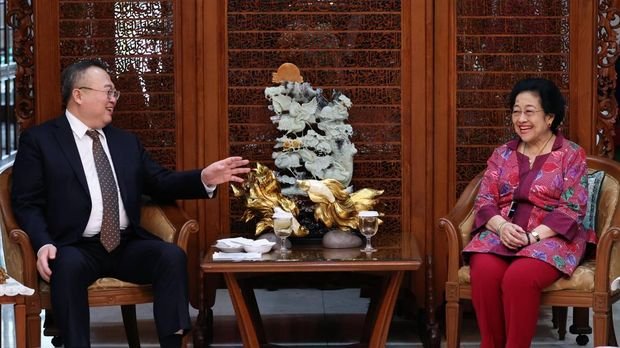 Megawati Berkunjung ke China