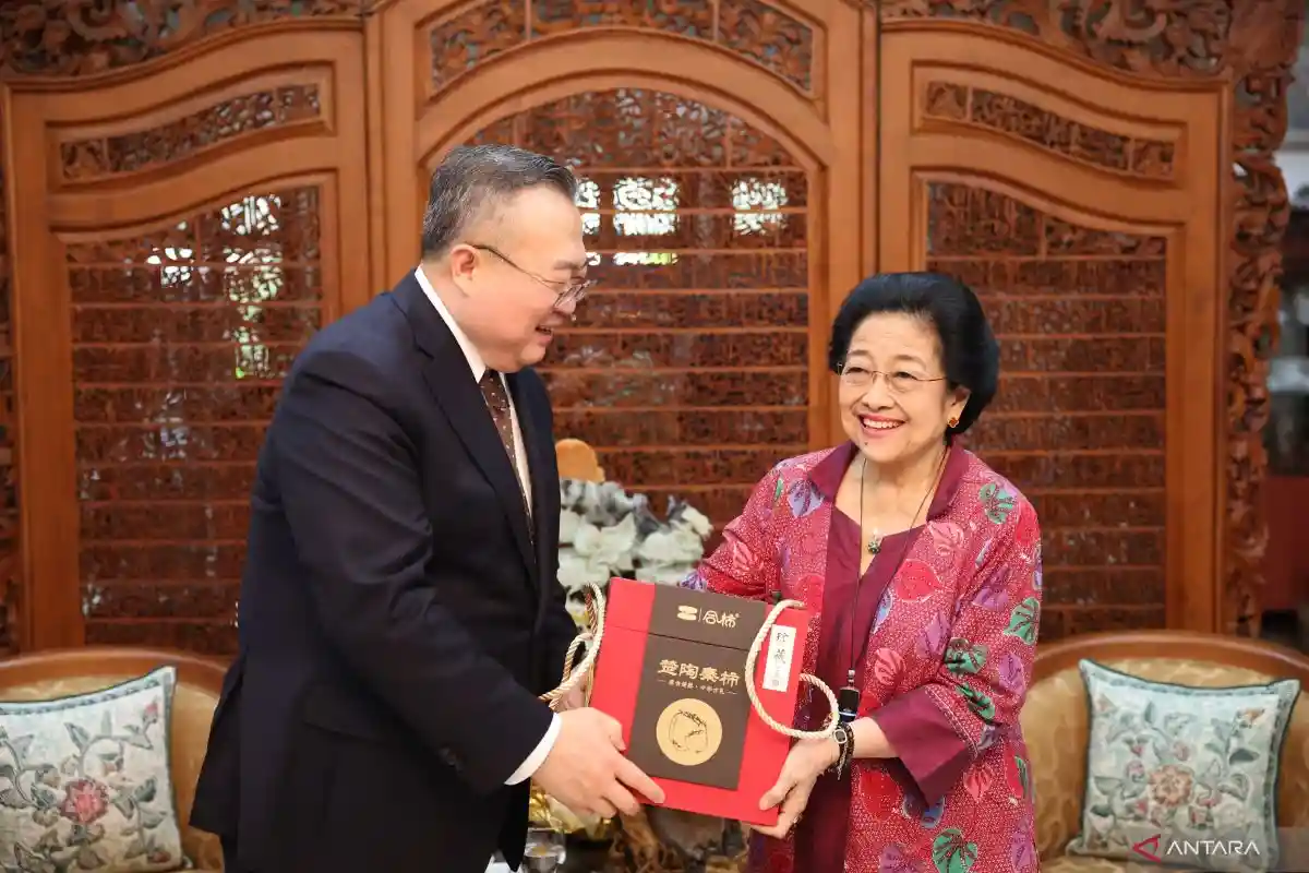 Megawati Berkunjung ke China