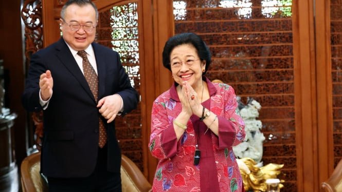 Megawati Berkunjung ke China