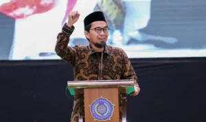 Ustadz Adi Hidayat: Perjalanan Dakwah, Keilmuan, dan Pengaruhnya di Dunia Islam Indonesia