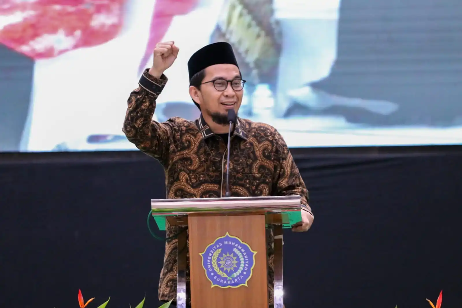 Ustadz Adi Hidayat: Perjalanan Dakwah, Keilmuan, dan Pengaruhnya di Dunia Islam Indonesia