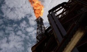 Harga Minyak Dunia Melonjak Akibat Dari Penutupan Selat Hormuz